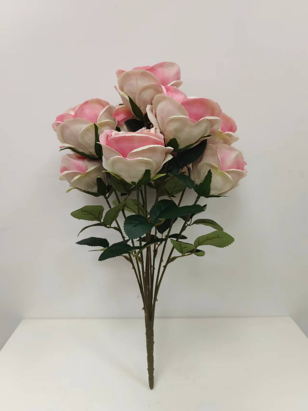 9头大苞芯玫瑰花束 - 图片 4